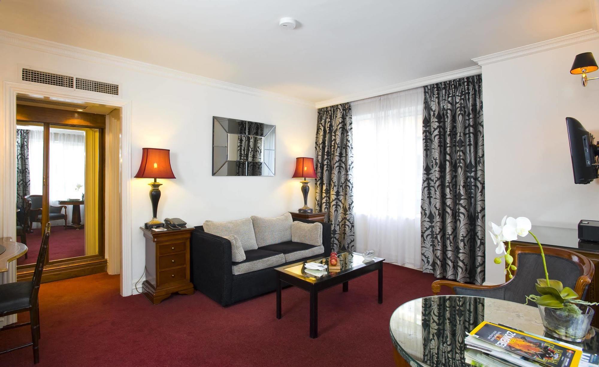 The Rathbone Hotel, Fitzrovia Лондон Екстер'єр фото